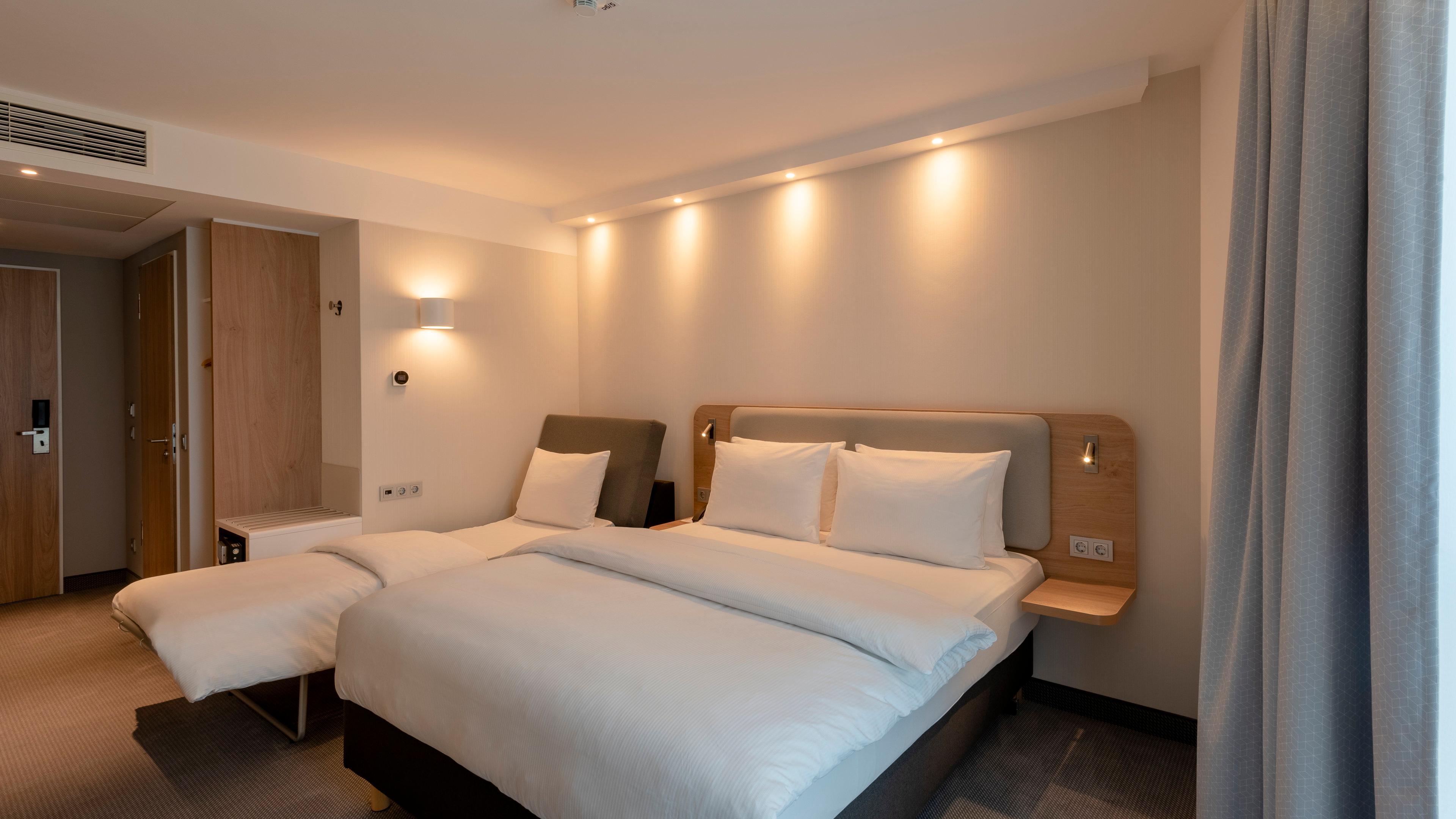 Holiday Inn Express - Offenbach By Ihg Bagian luar foto